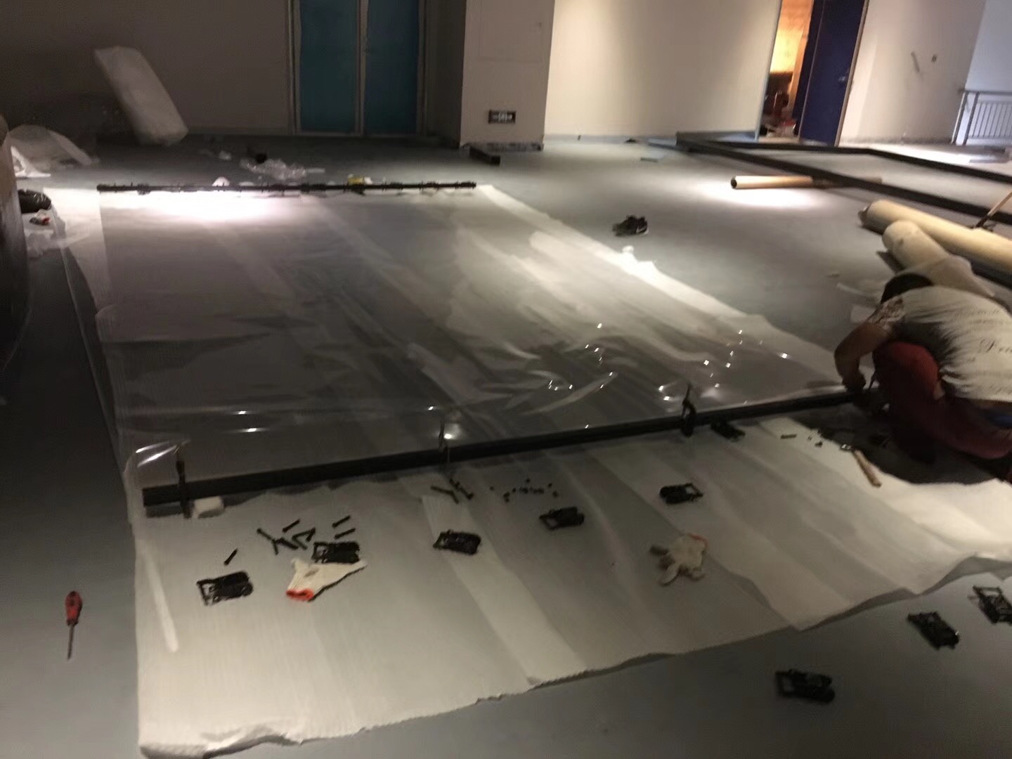 Feuille de miroir holographique